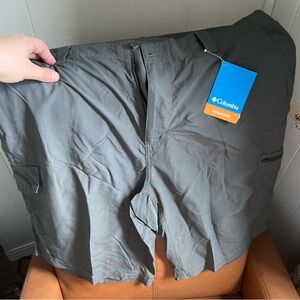 NWT men’s Columbia shorts. Size 40. 10” inseam.